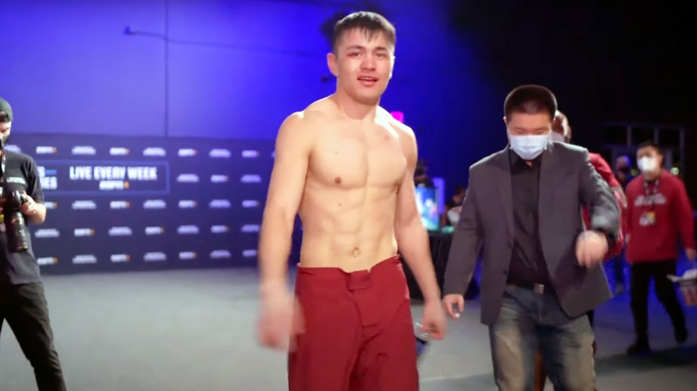 Chinese Fighter Wins UFC Contract at "Dana White's Contender Series"