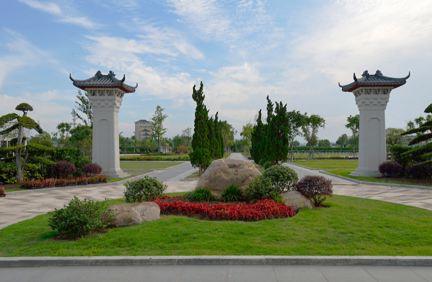 Feature image of You Can’t Afford Death at Shanghai’s Most Expensive Cemetery