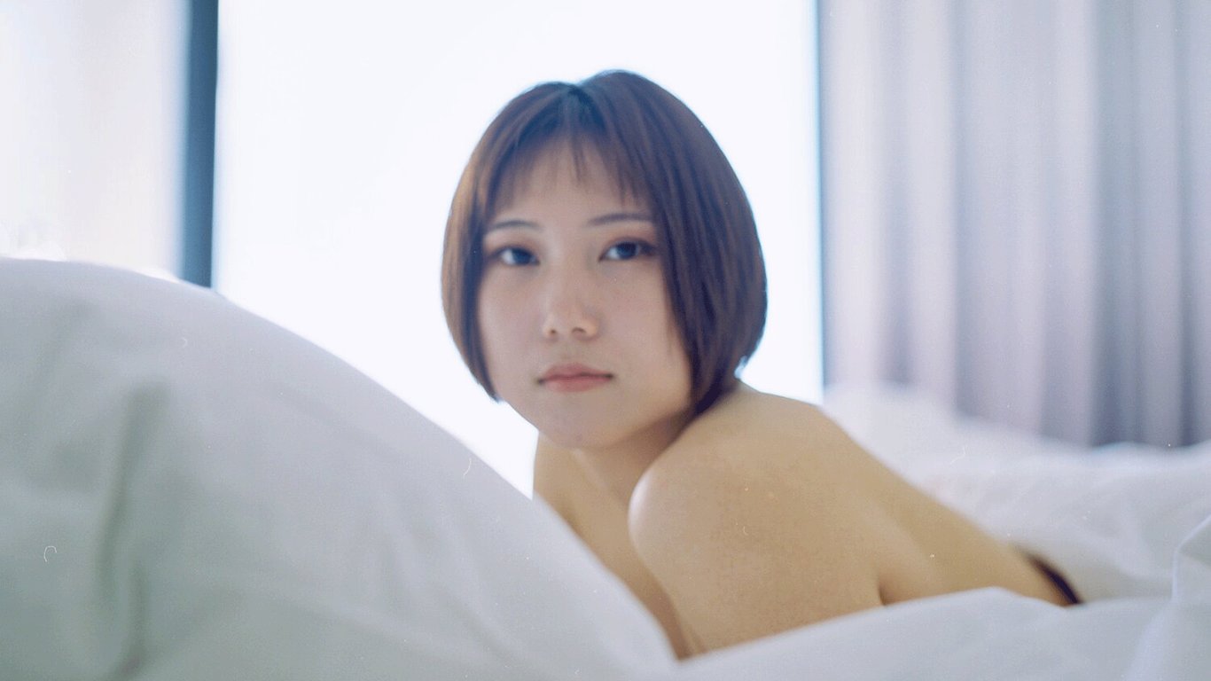 Feature image of Ye Fan Got Her First Camera in 2016. Now Her Photos Are in ‘Vogue’