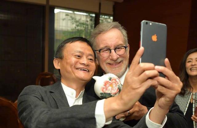 Feature image of Jack Ma’s Selfie with Steven Spielberg Has Chinese Netizens Asking a Different Question