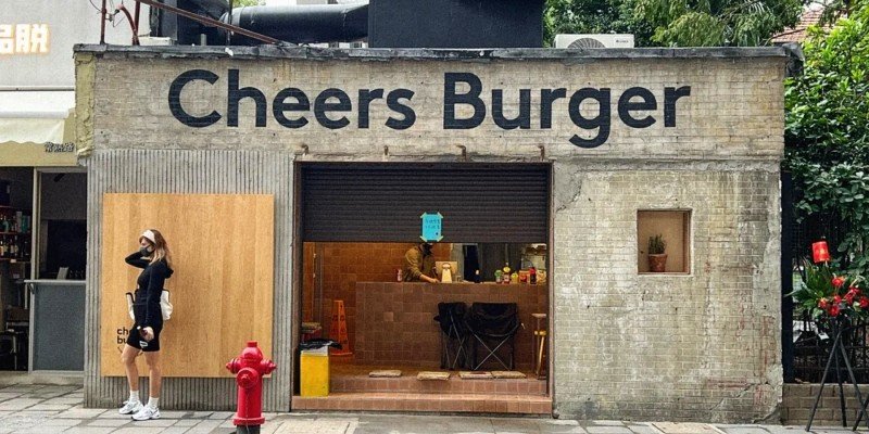 Feature image of New Burger Shop in Shanghai Draws Huge Crowds for Its Crumbling Decor