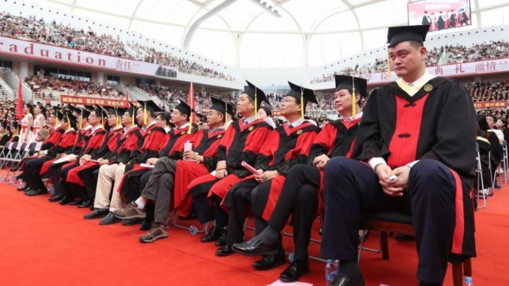 Feature image of Photo of the Day: Shanghai’s Tallest Graduate