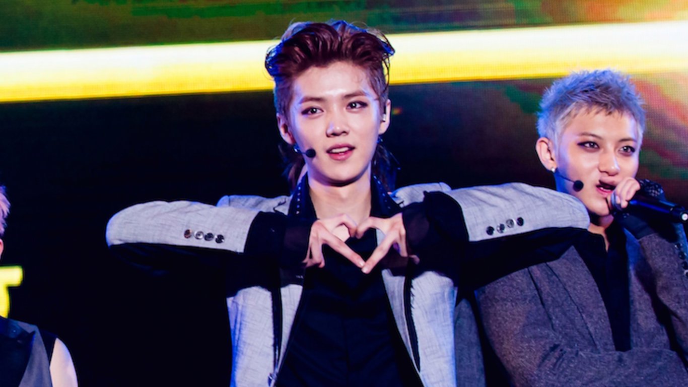 鹿晗 luhan exo exo-m pop c-pop mandopop china celebrity star