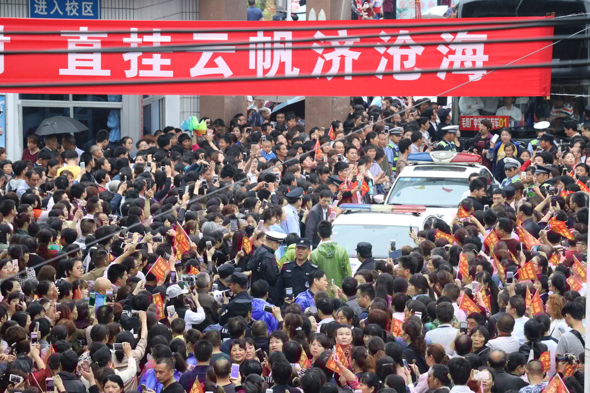 Feature image of As Gaokao Scores Roll Out, Netizens Wonder if There’s More to Life Than the Hustle