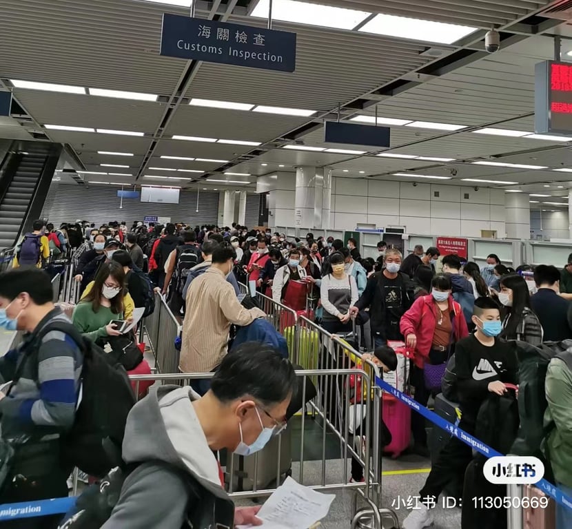 People queue up for clearance at Shenzhen Bay Port. Image via Xiaohongshu
