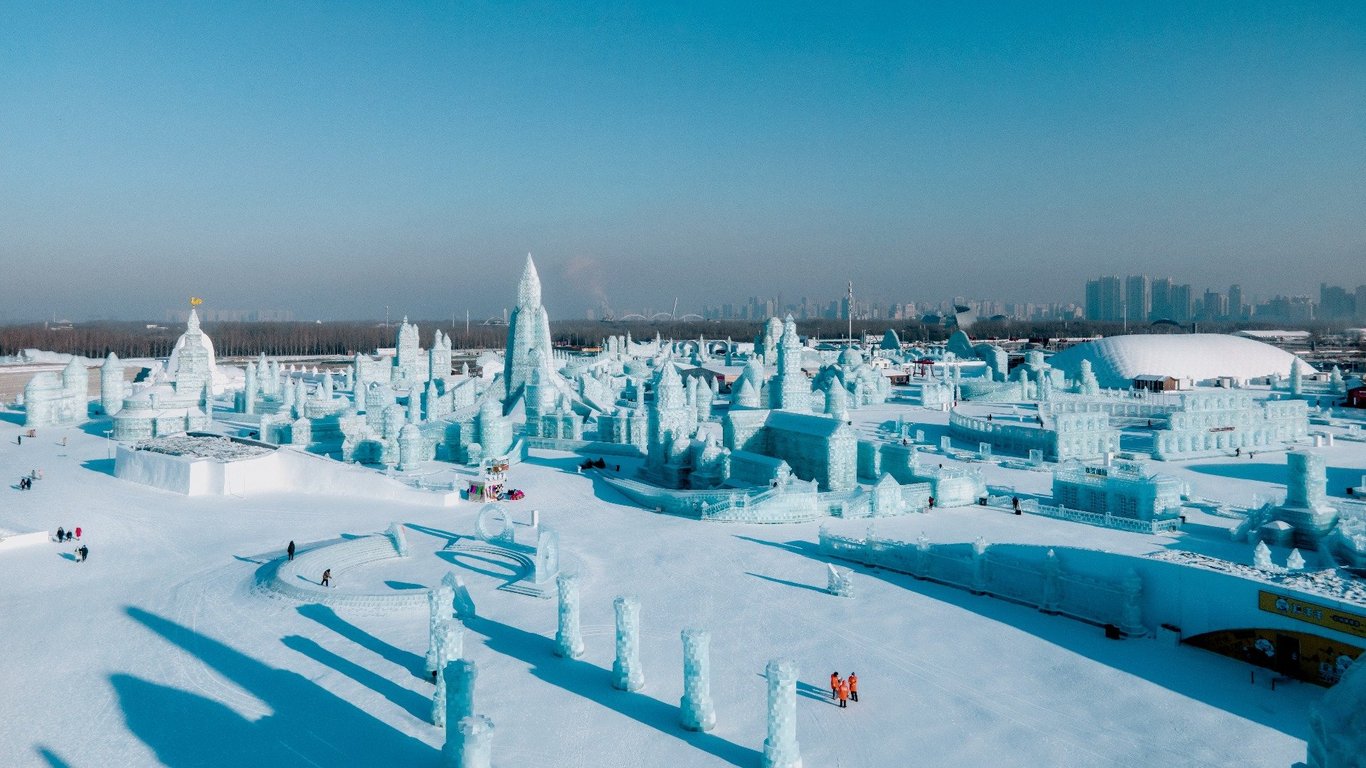 Feature image of Tourists Transform Harbin into “Erbin”