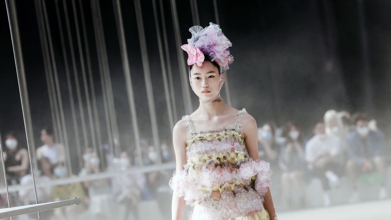 5 Hot Fashion Trends From Shanghai Fashion Week 2022SS | RADII — RADII