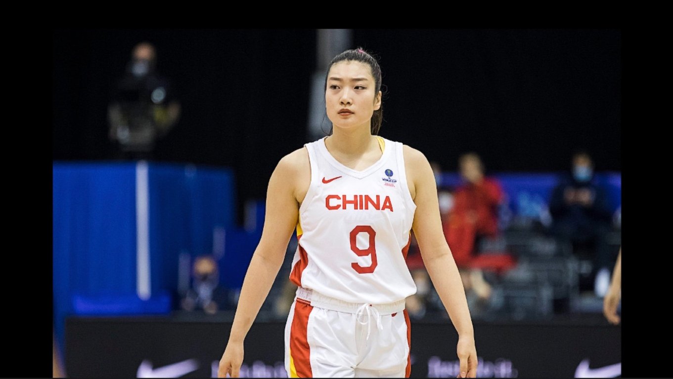 Chinese Womens Basketball Star Li Meng Busted for Affair With Coach — photo