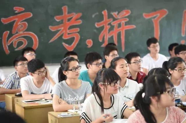 Feature image of Netizens Share Stories of Finding Success Despite Flunking the Gaokao