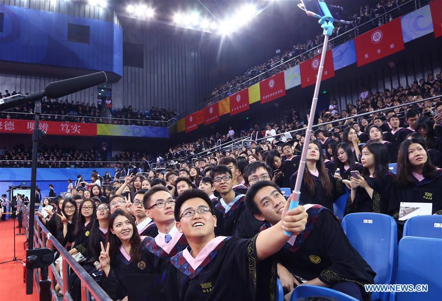 Feature image of Photo of the Day: Peking Graduation