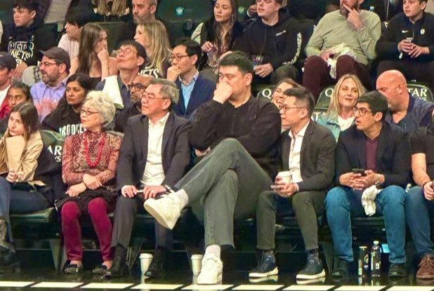 Feature image of “Imagine Spending $4,235 to See the Back of Yao Ming’s Head”