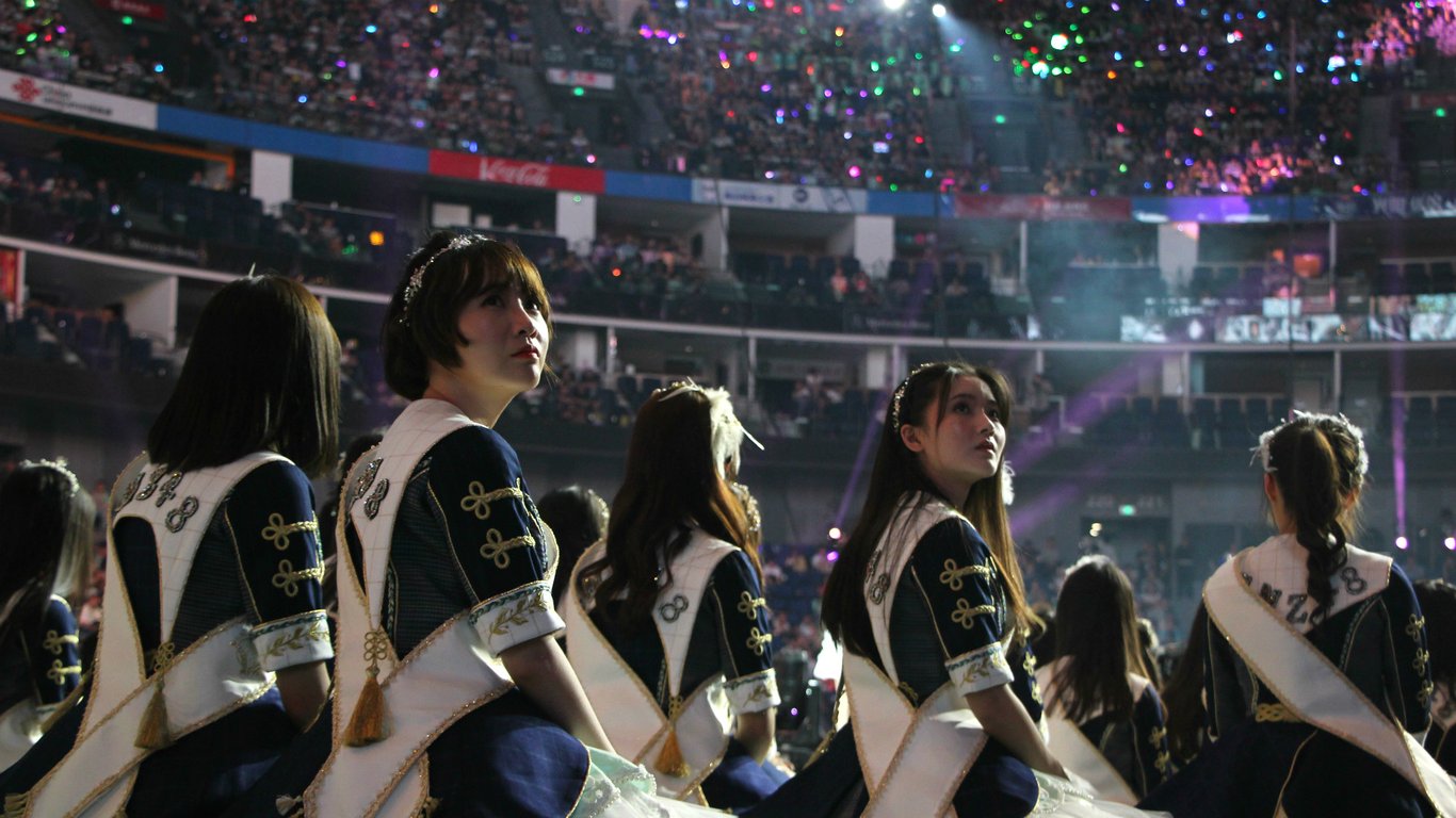 Idol Hands: How China's Super Fan Groups Make and Break Stars Via the