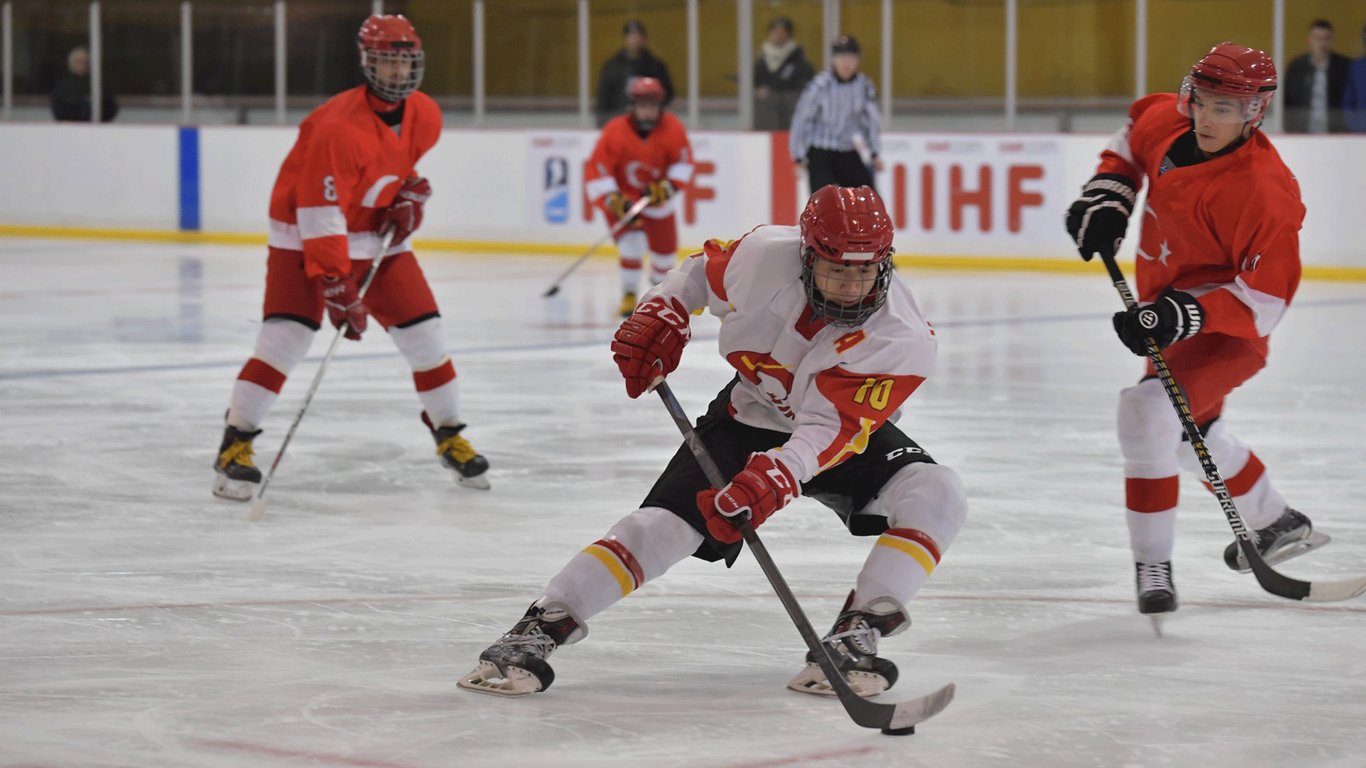 Canucks set to wear red Chinese New Year jerseys - Salmon Arm Observer