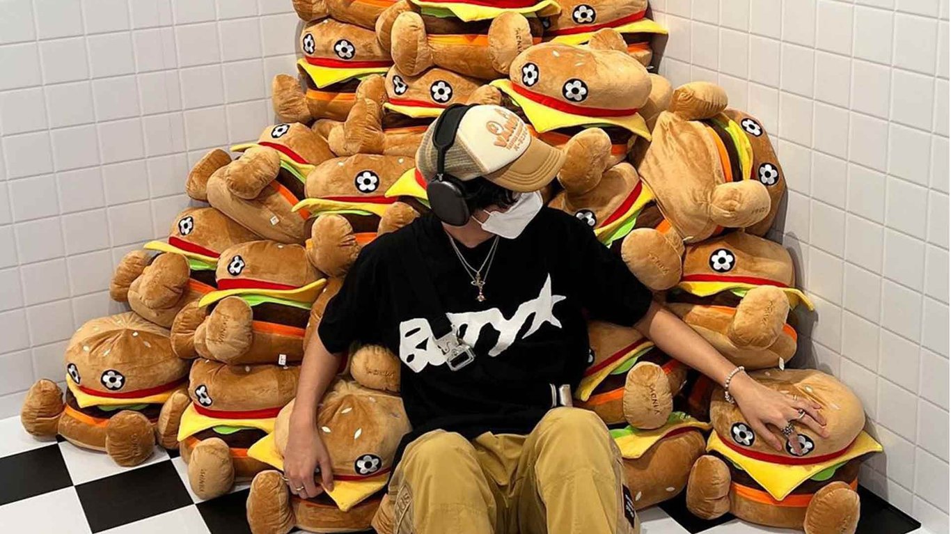 Feature image of How 17-Year-Old Offgod Became Hong Kong’s Hottest Young Artist