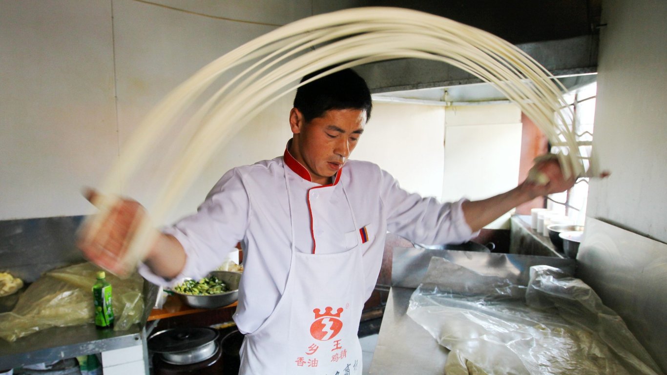 lanzhou lamian beef noodles hand-pulled noodles