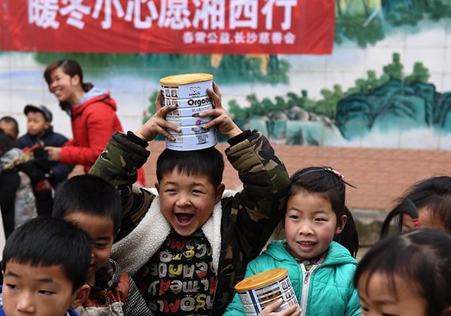 Feature image of Migrant Workers, Leftover Children, and “The Greatest Migration on Earth”