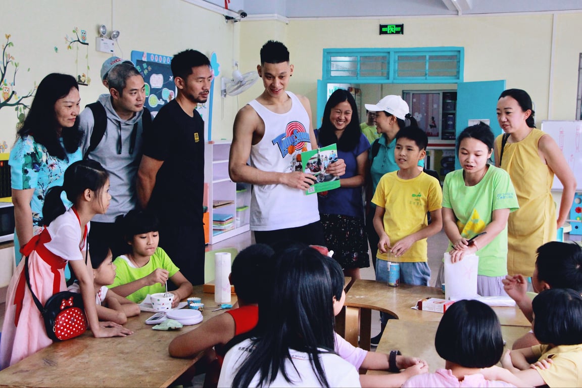 jeremy lin with children in china