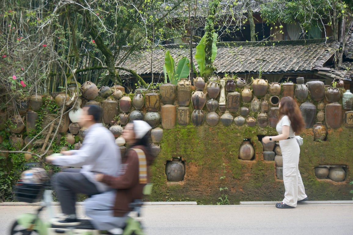 Feature image of Jingdezhen, China’s Porcelain Capital, Offers a Refuge for Stressed-out Youth