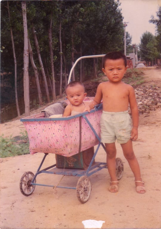 Shen Yang with her younger sister, Star