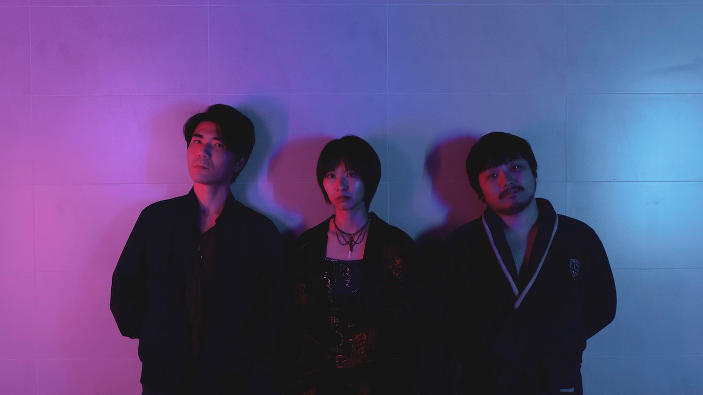 city flanker have abandoned shoegaze in favor of big picture synthwave on their new album | RADII China