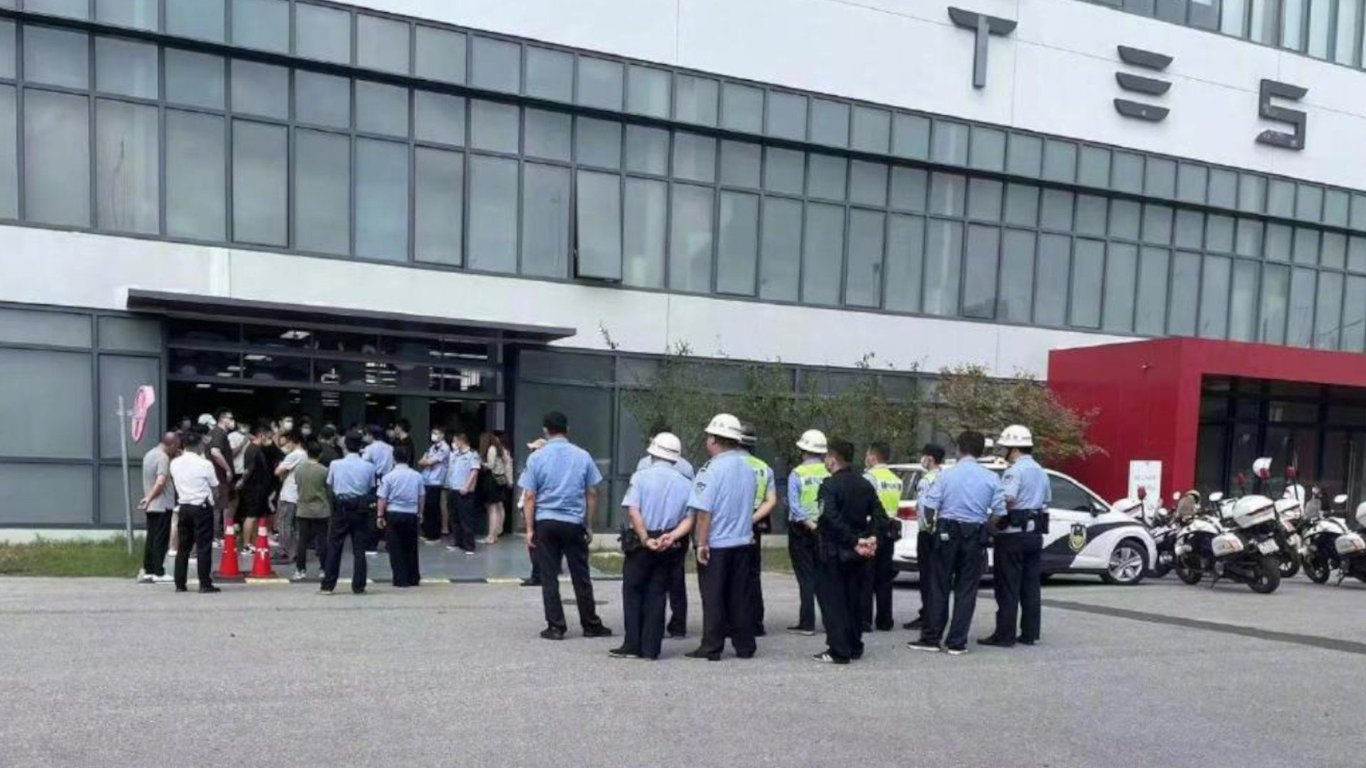 Tesla protest China