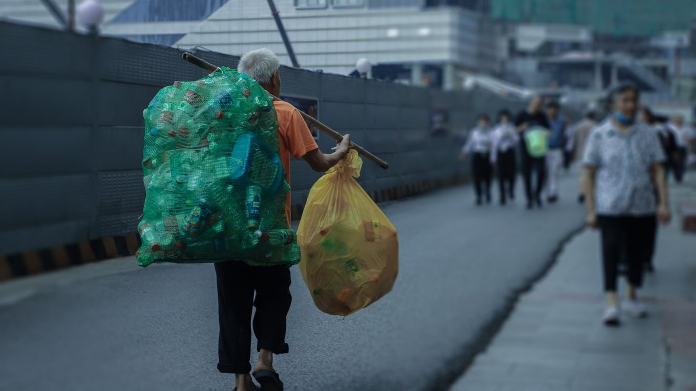 Feature image of Shanghai’s Sweeping Ban on Plastic is a Big Step Forward