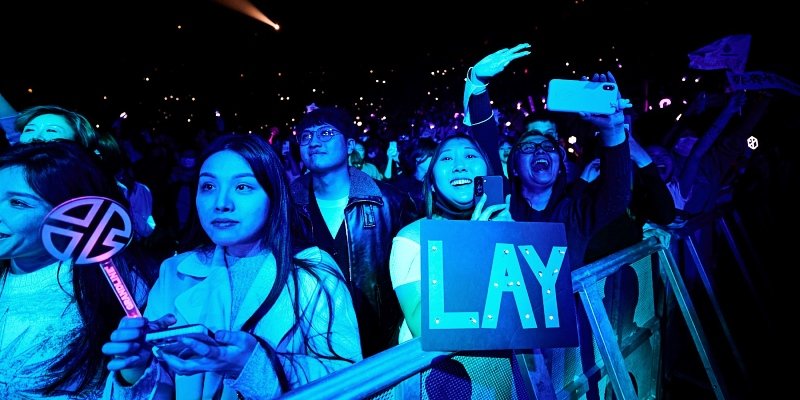 Feature image of Lay Zhang Shuts Down MetaMoon with Krumping, Rapping in Chinese Dialect