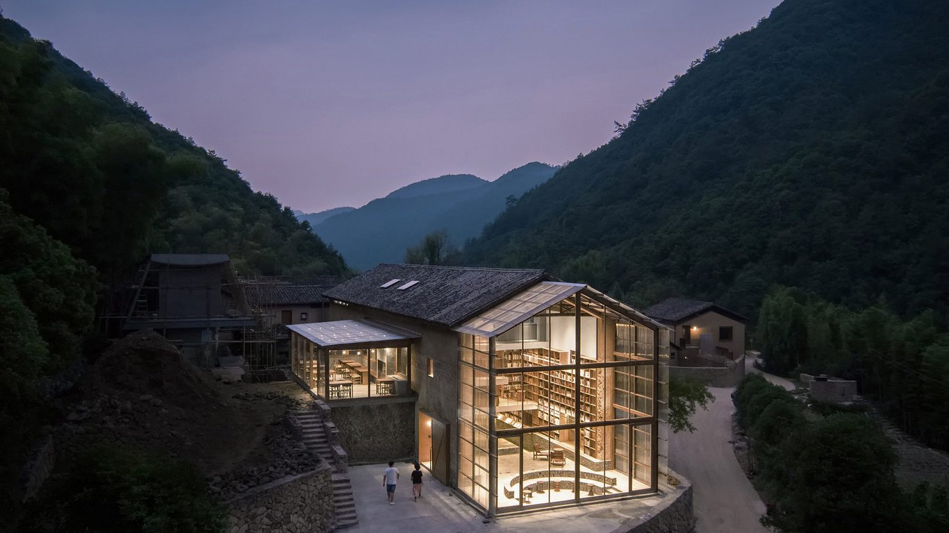 Capsule hotel in a rural library / Atelier tao+c