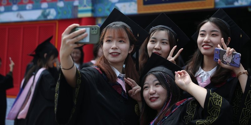 Feature image of China to Get Rid of College Majors With Low Employment Rates