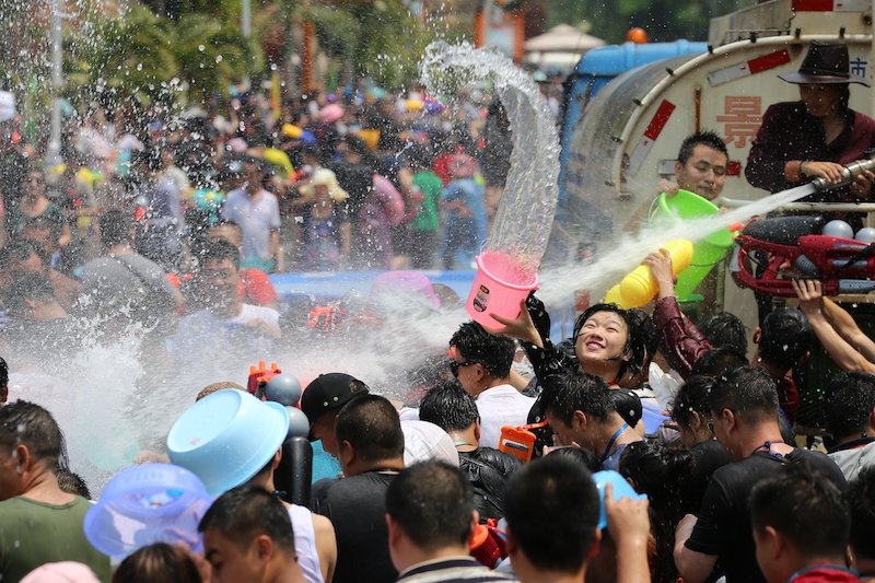 Feature image of Women Harassed at Yunnan Dai Ethnic Group’s Water-Sprinkling Festival