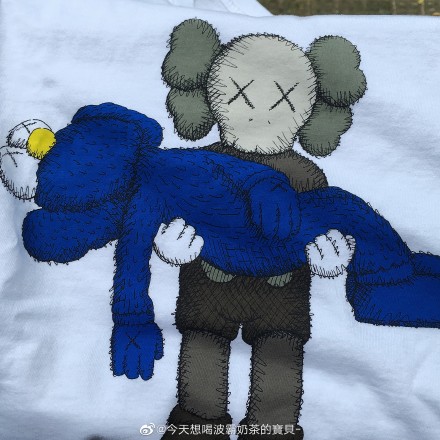 UNIQLO UT x KAWS