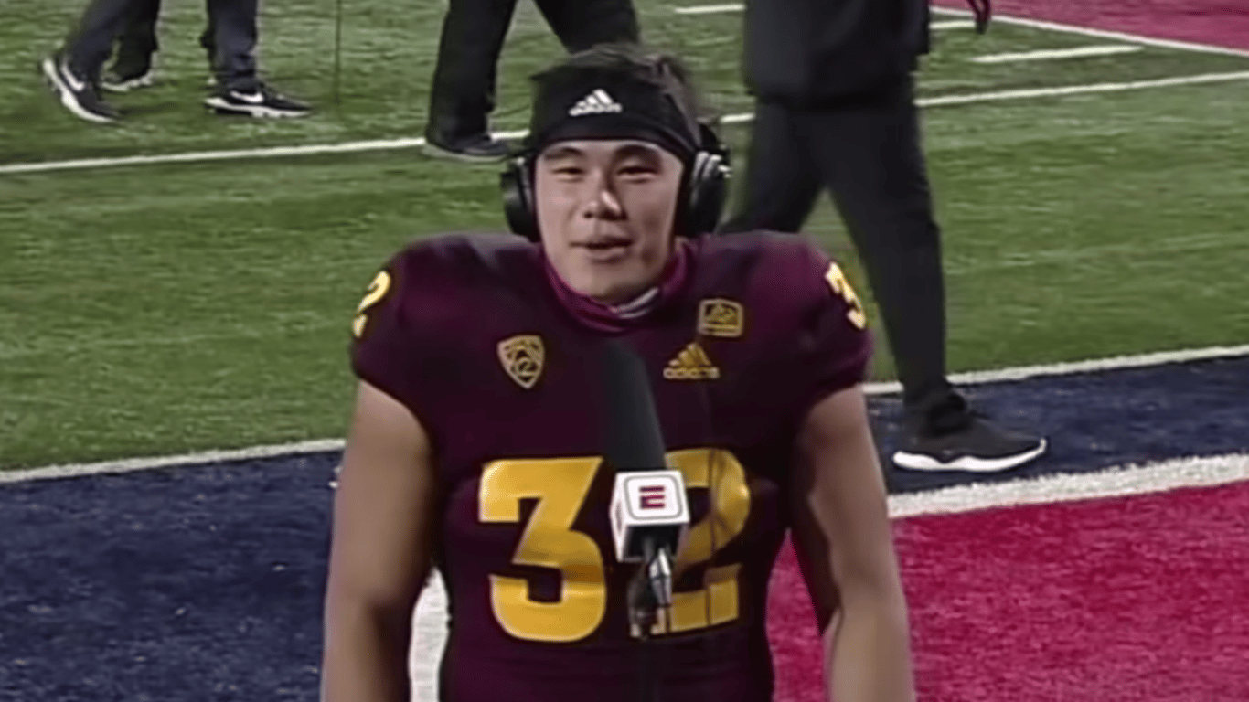Feature image of Jackson He Becomes First Chinese-Born Player to Score TD in the US Football Bowl Subdivision