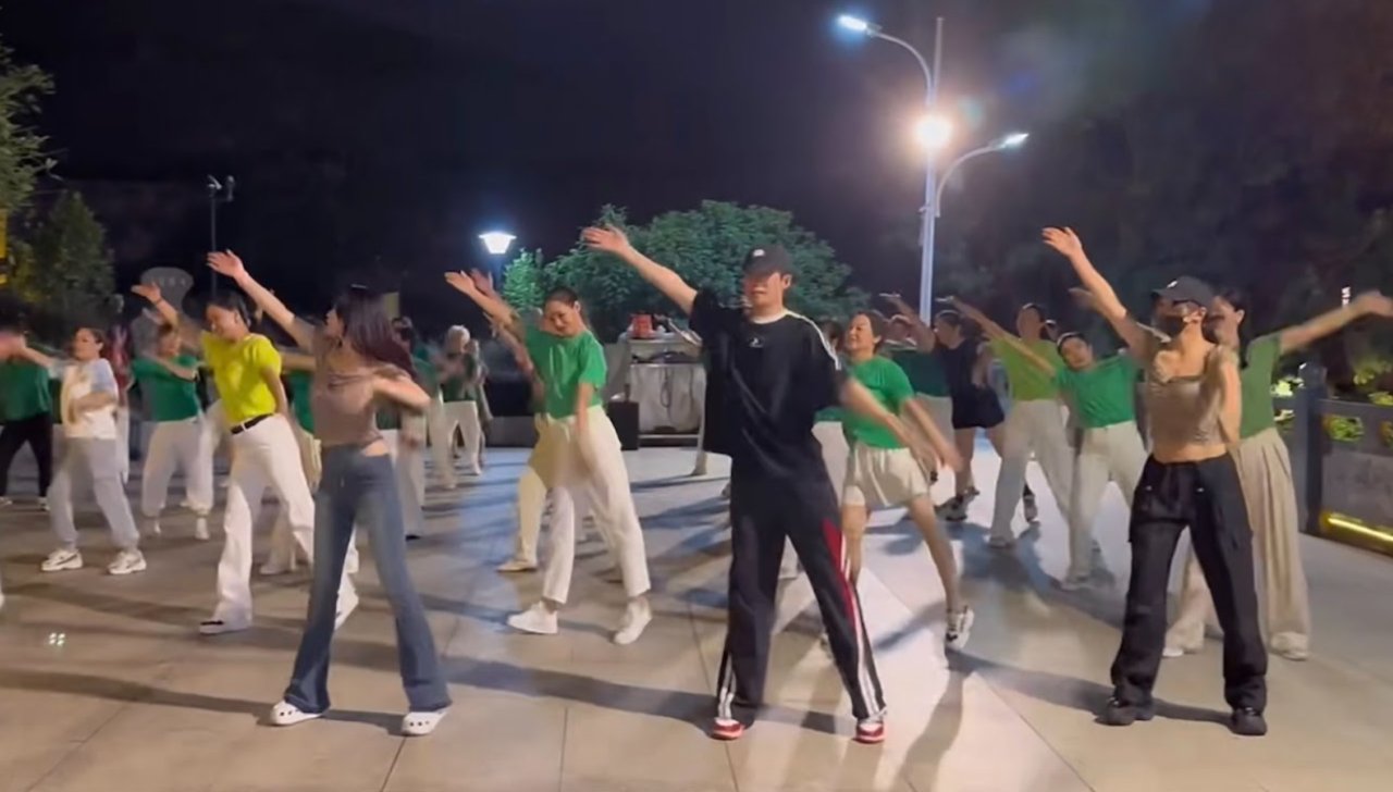 Feature image of China’s Older Generation is Picking Up K-Pop Dance