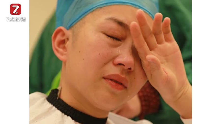 female nurse crying Wuhan coronavirus