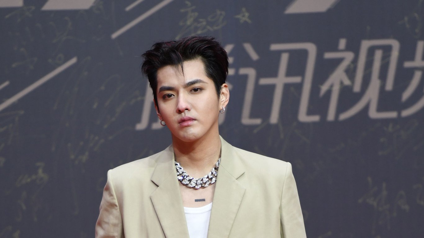 Kris Wu has a New Girlfriend and Her Name's Luyi Luna — RADII