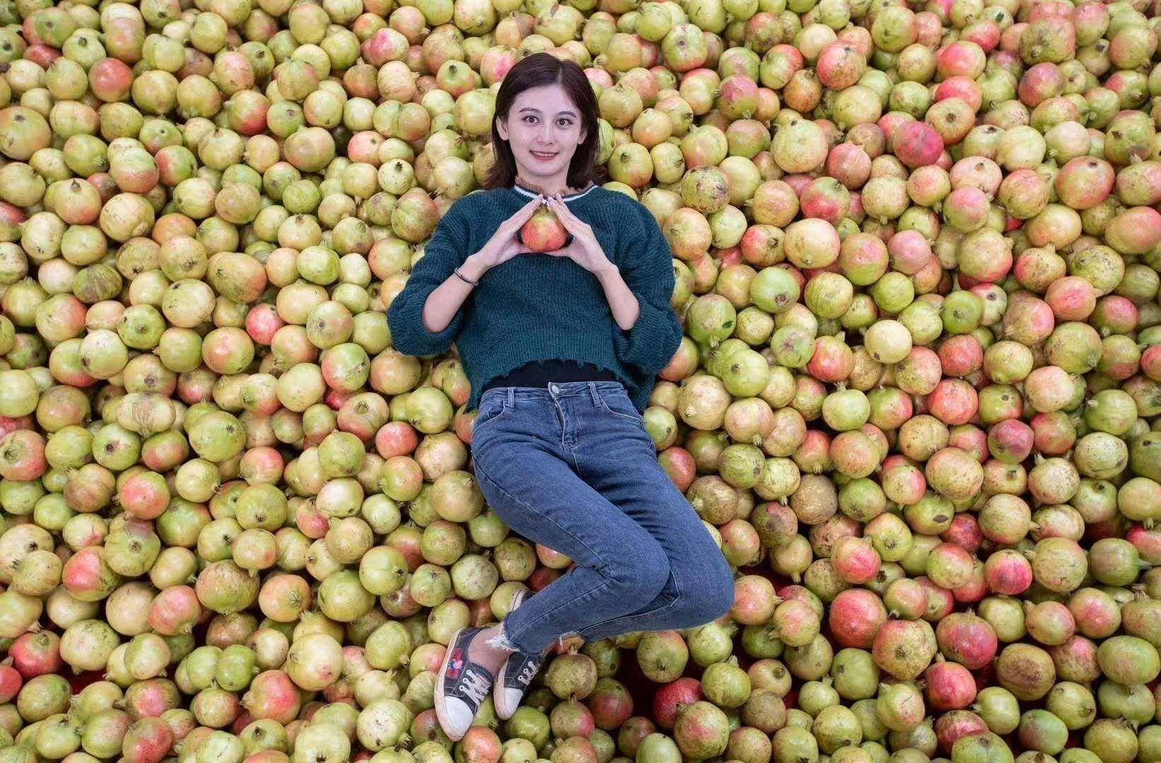 Feature image of Former Flight Attendant Goes Viral for Growing Pomegranates in Remote Corner of Sichuan