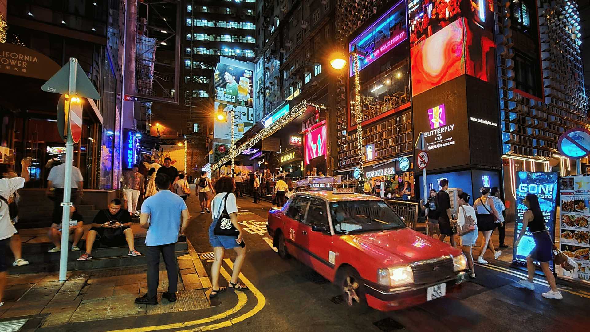 Feature image of Hong Kong Considers Reducing Liquor Tax, a Move that Could Revitalize Tourism