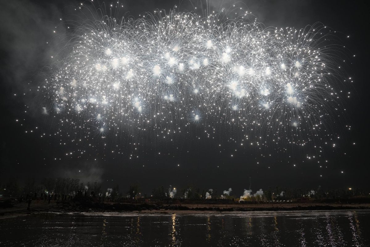 Feature image of Artist Cai Guo-Qiang Teases December Firework Show in Quanzhou
