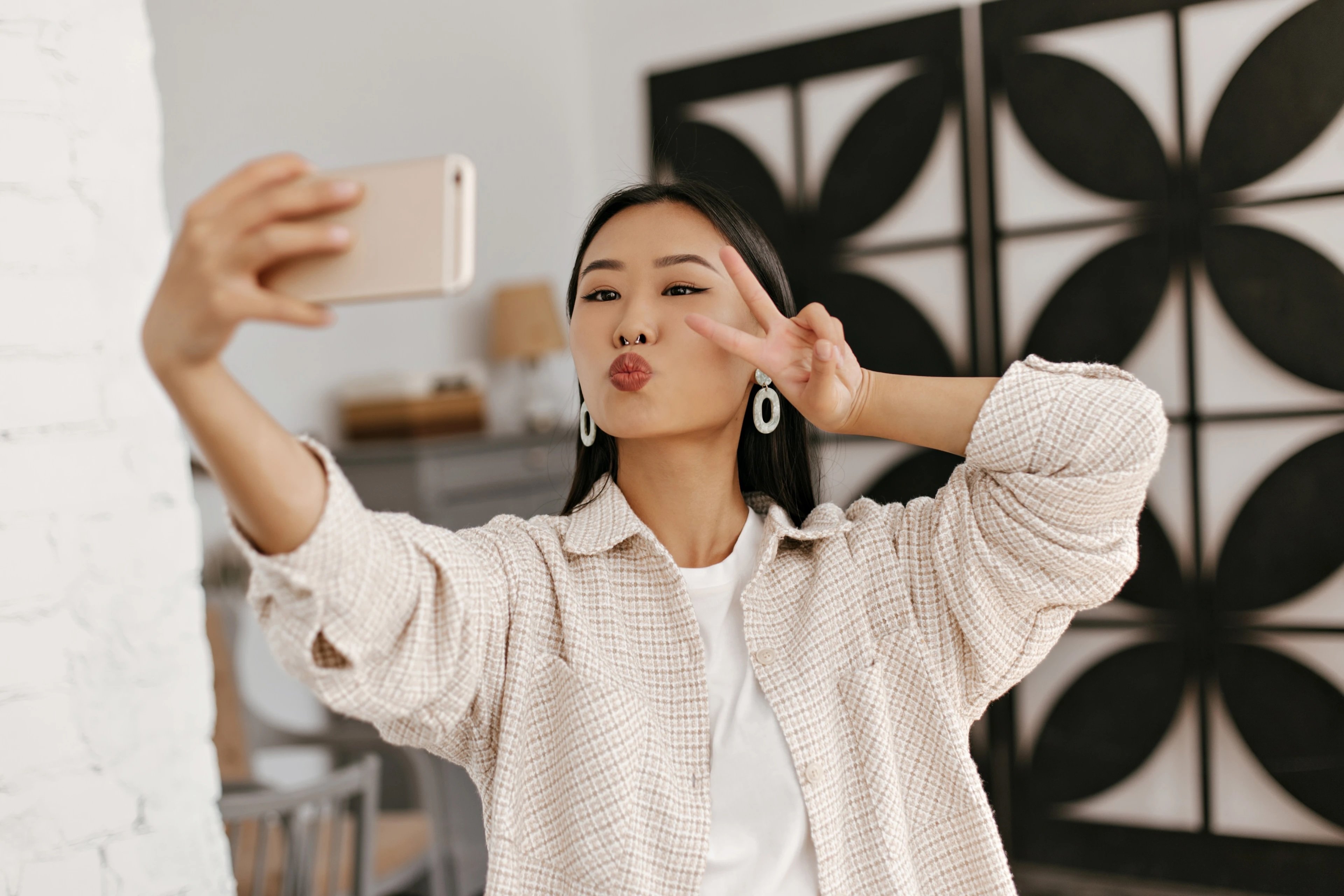 Feature image of Influencers in China Now Need a Degree in Professional Topics, Or Face Fines