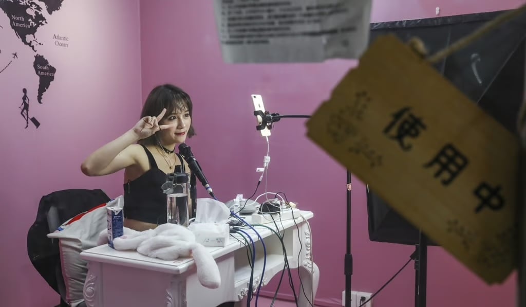 Feature image of Influencers in China Now Need a Degree in Professional Topics, Or Face Fines