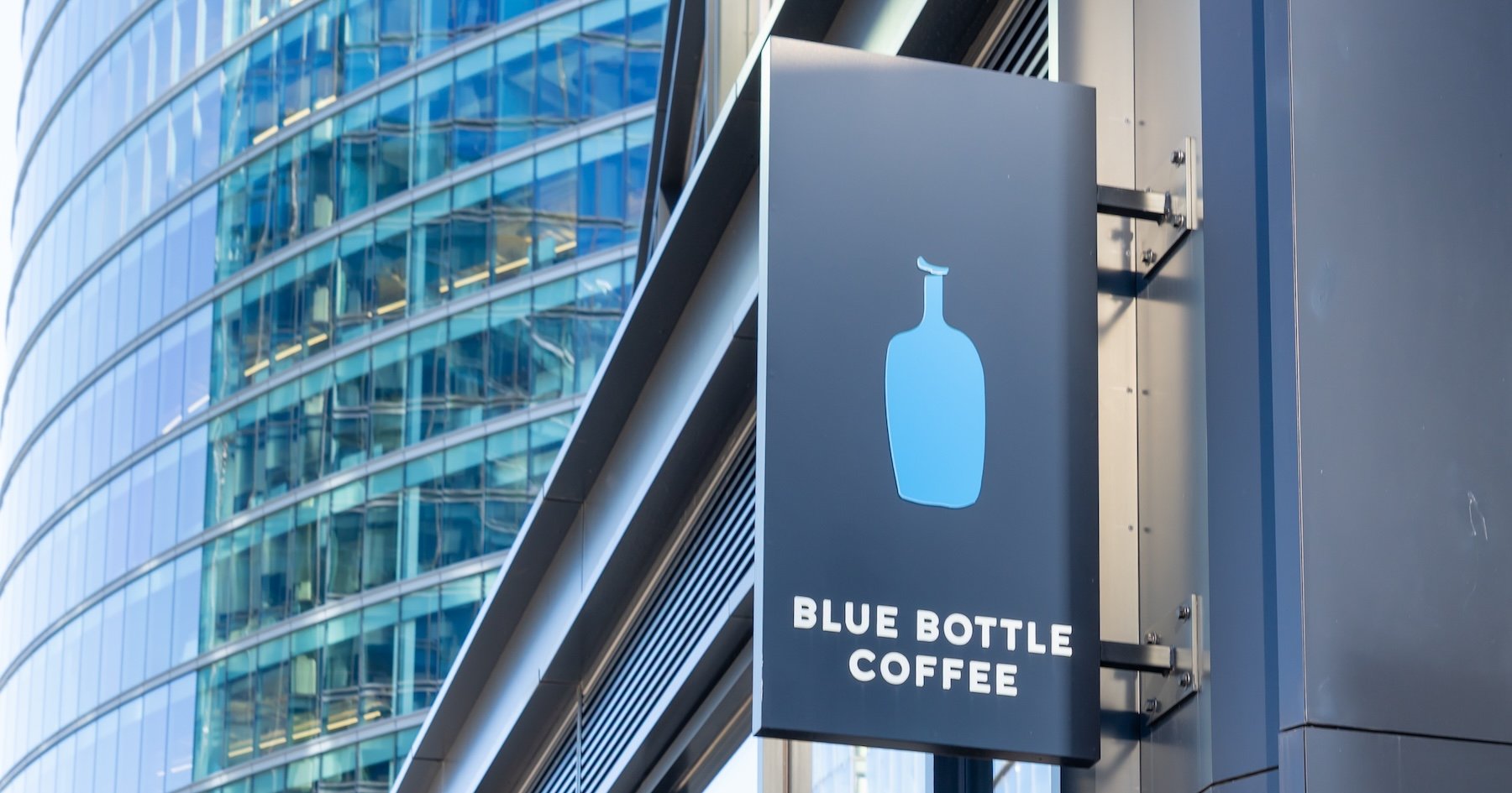Feature image of China’s Chain Coffee Brand Luckin Acquires High-End Coffee Icon Blue Bottle