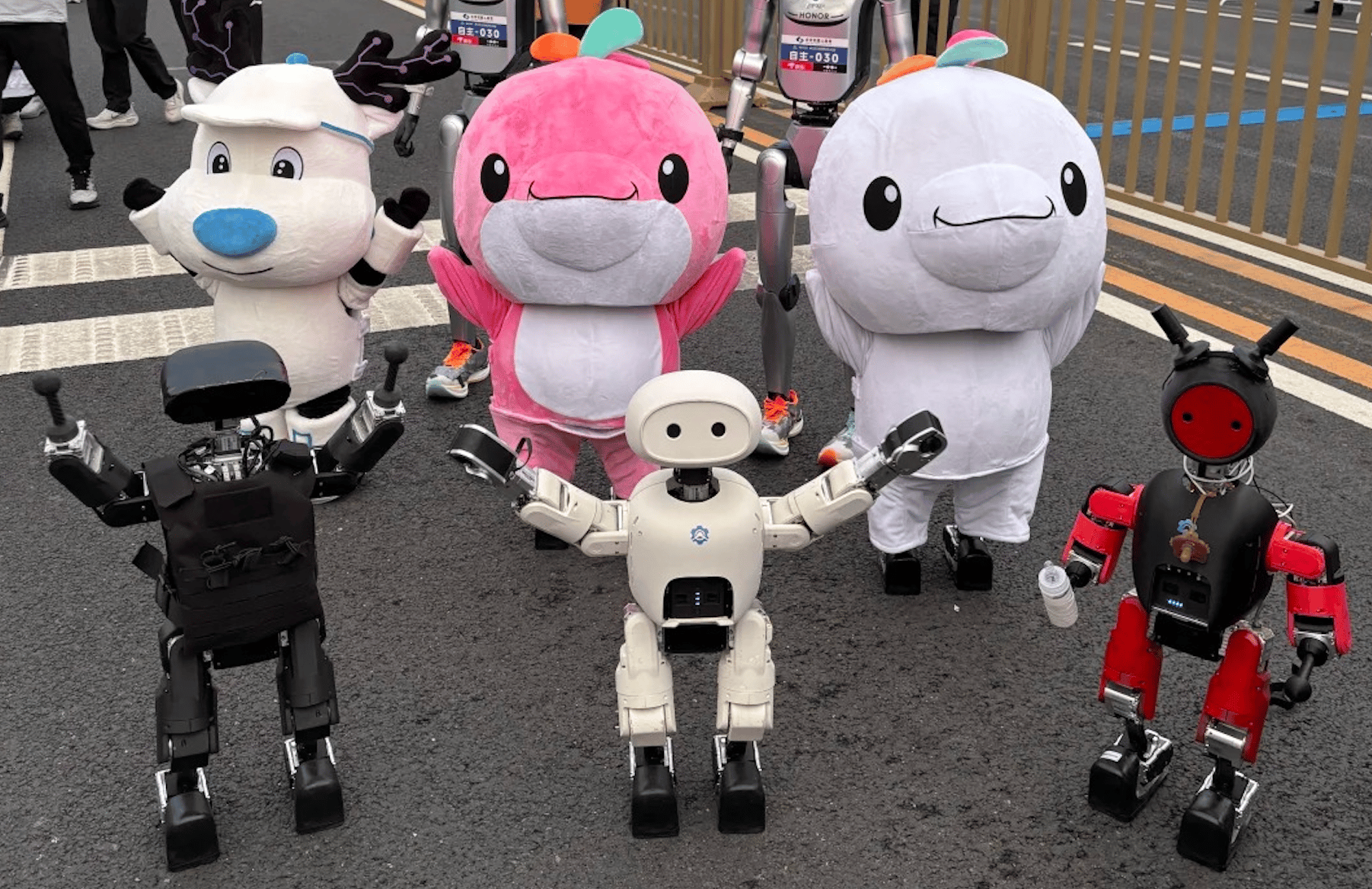 Feature image of Robot Shenanigans That Took Over the Chinese Internet