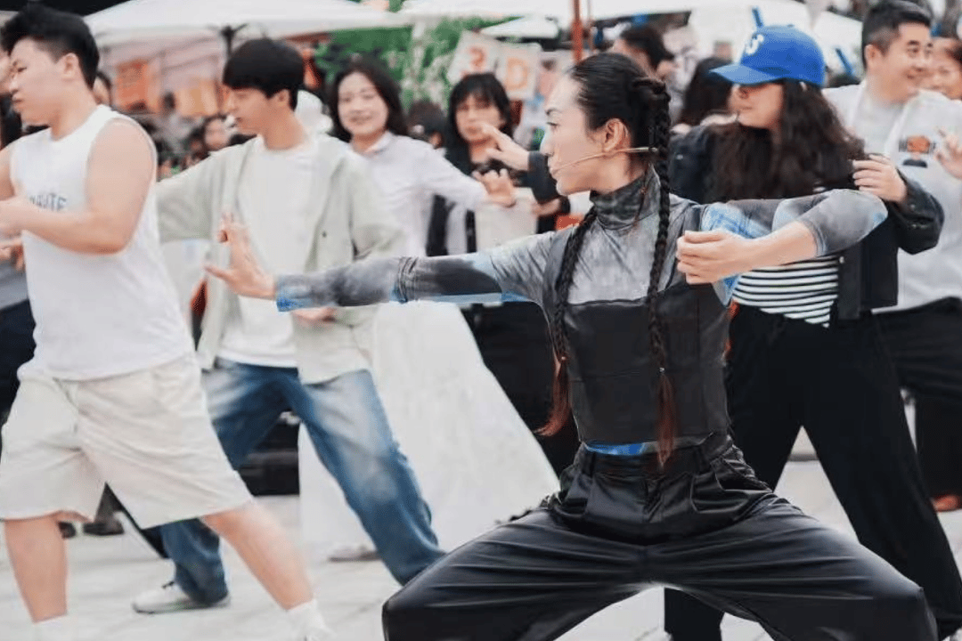 Feature image of From Clubbing to Qigong: The ‘Baduanjin Rave’ Taking Over China