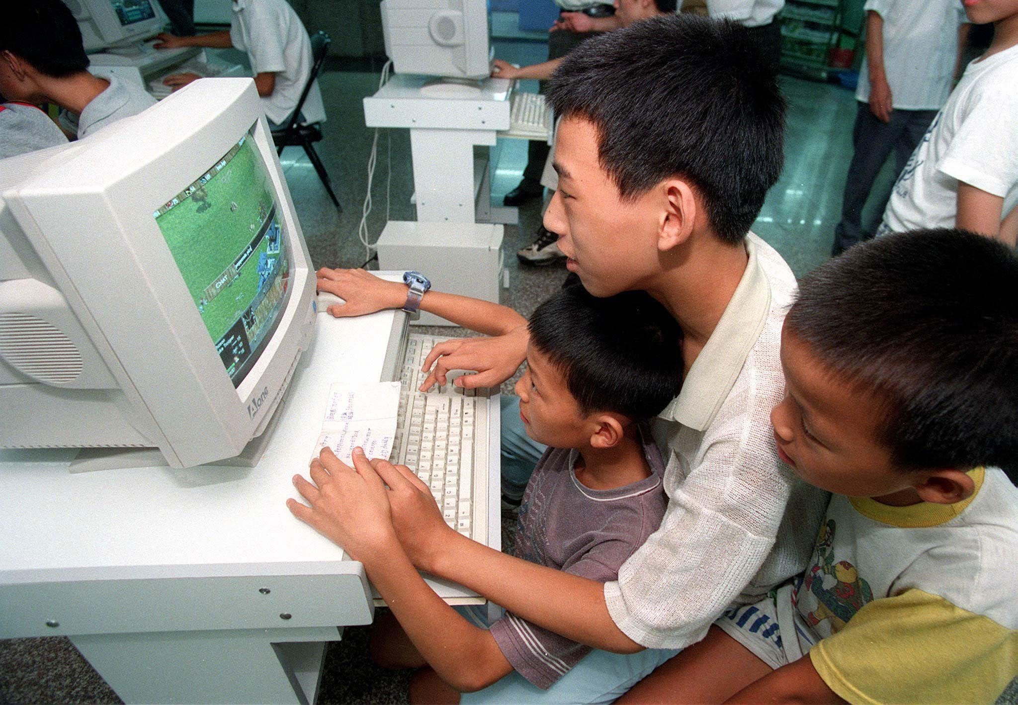 Feature image of 6 Chinese Mini-Game Sites that Defined Millennial Summer Holidays