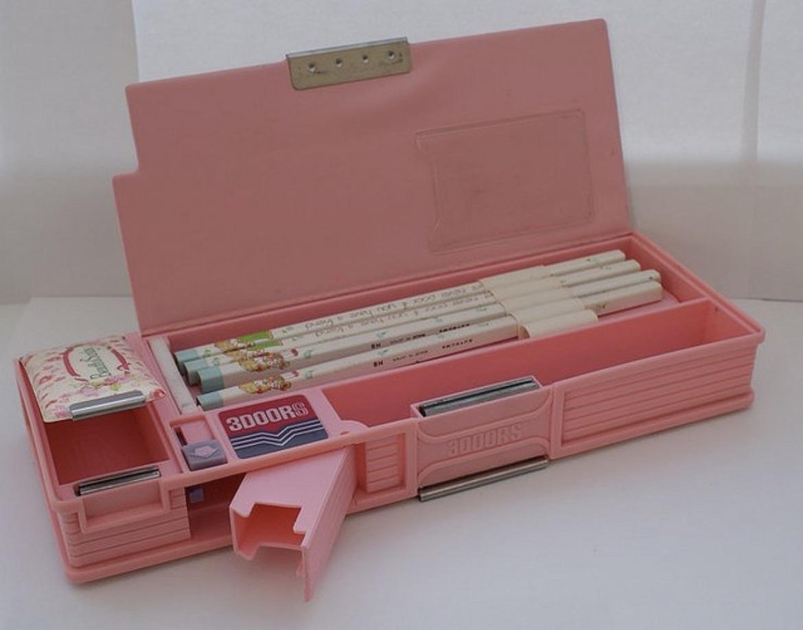 Feature image of The Childhood Objects Every Chinese Kid in the 2000s Knew