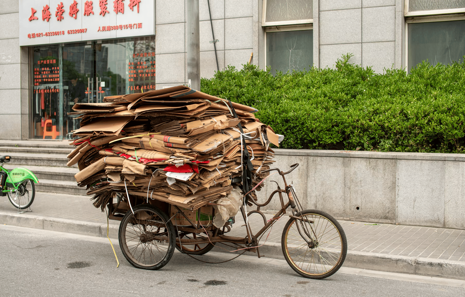 Feature image of China’s Youth Are Feeling Ashamed From Being Exposed By Their Trash