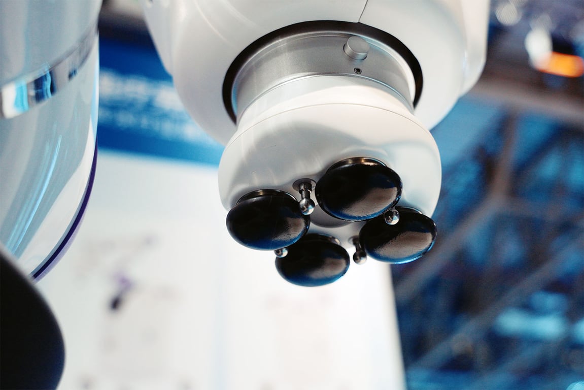 The pebble probe on DeyeeMed's Thermal King AI Physiotherapy Robot.