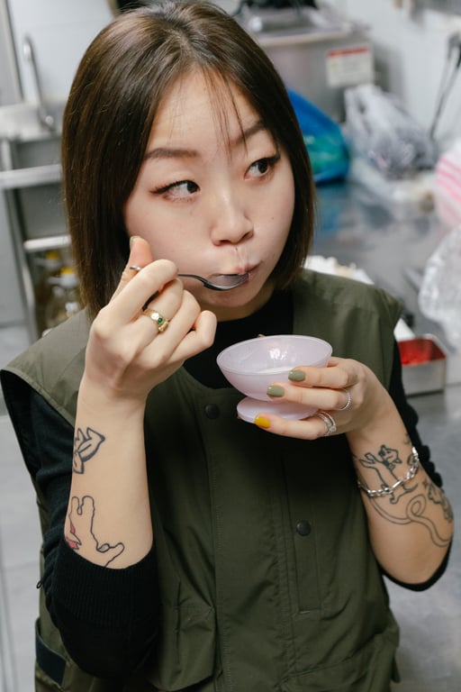 Yu Su eating dessert