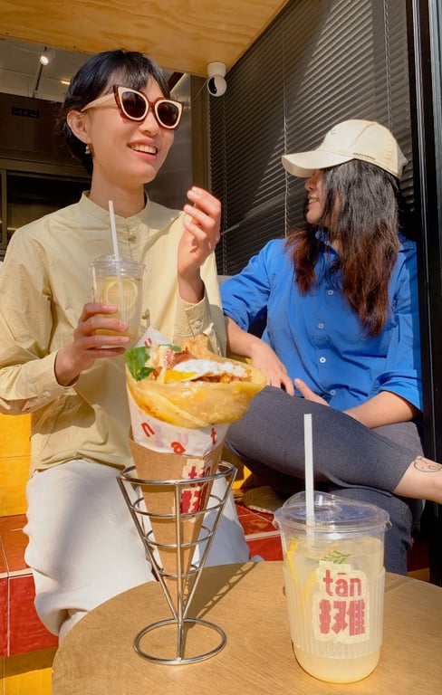 Holly Lian and Kiki Wong enjoying a spot of sunshine at Tan 摊. Photo by Sammi Sowerby