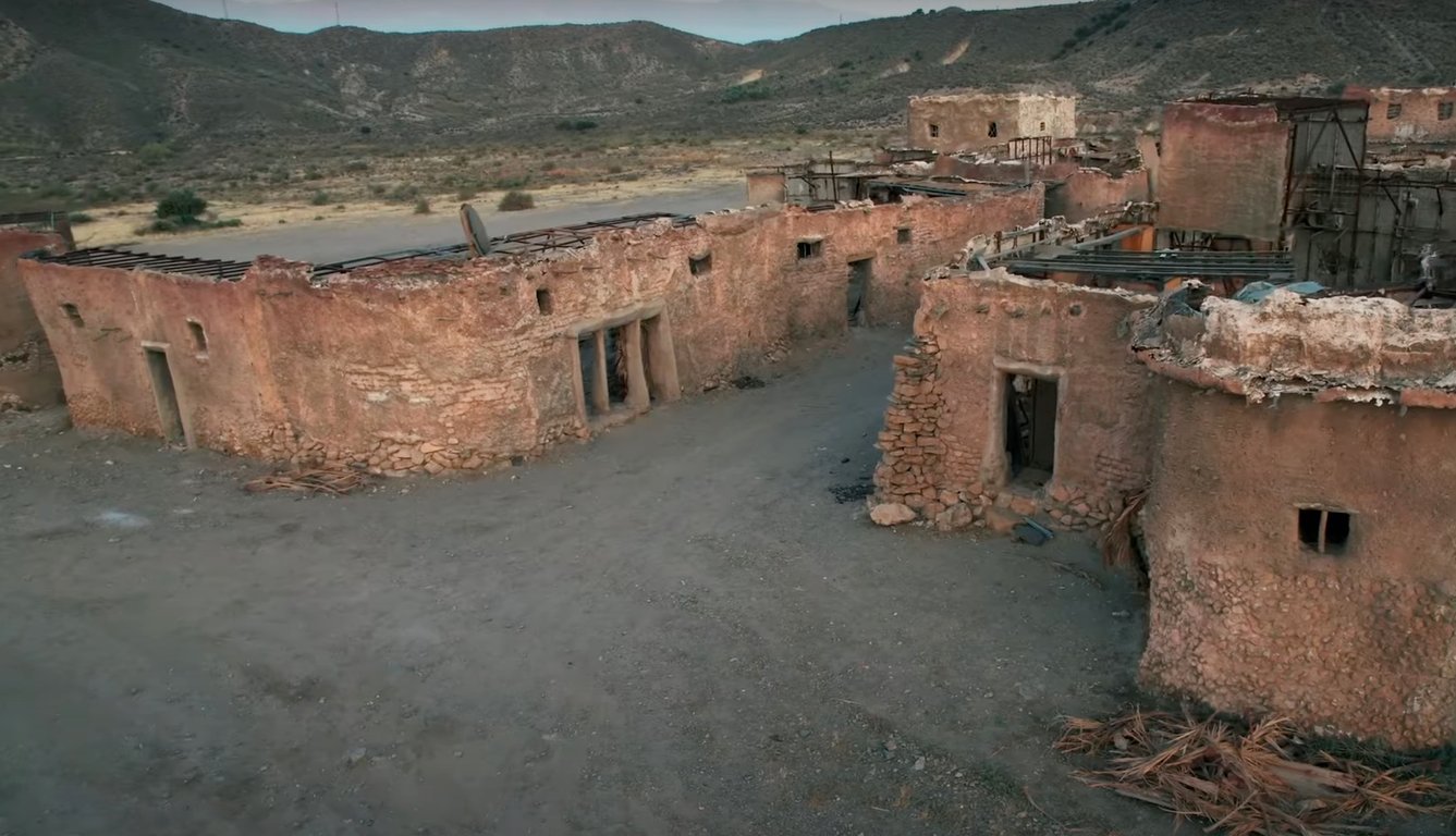 an abandoned village or ghost town in china, urban-rural divide